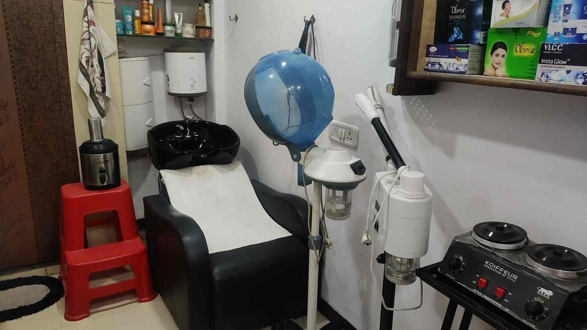 Naina Beauty Parlour